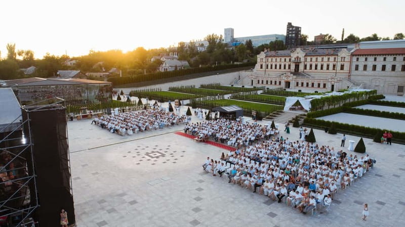 From Chisinau:Transnistria and Castle Mimi Winery by car - Tiraspol and its Soviet symbols