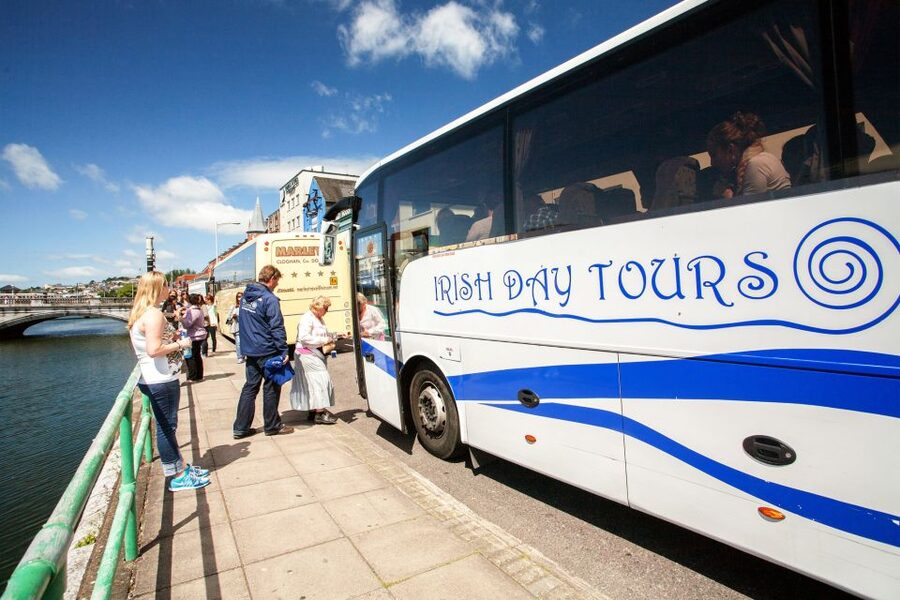 From Dublin: Blarney, Rock of Cashel and Cahir Castles Tour - Three castles, one long Irish day
