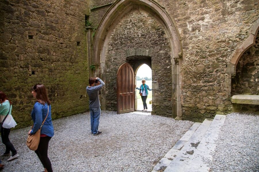 From Dublin: Blarney, Rock of Cashel and Cahir Castles Tour - Cahir Castle: an excellent final stop