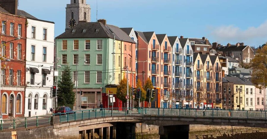 From Dublin:Cork,Cahir Castle,Rock of Cashel Tour in Spanish - The long coach day and what the $112 price covers