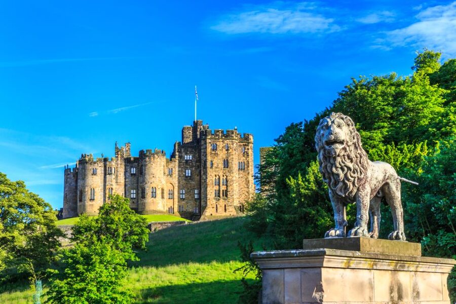 From Edinburgh: Alnwick Castle and Scottish Borders Tour - Who should book this tour?