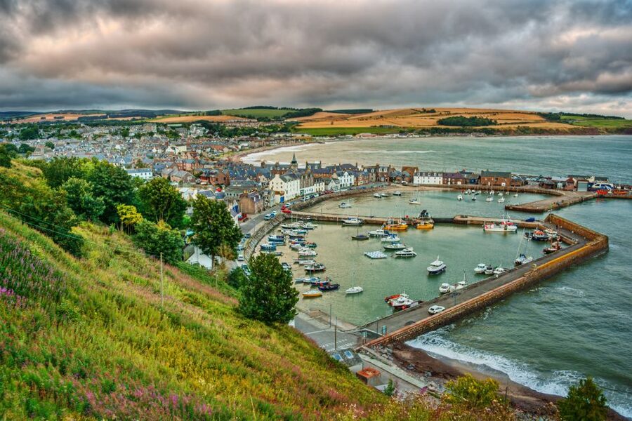 From Edinburgh: Glamis and Dunnottar Castles Tour in Italian - Dundee adds design, ships, and a short urban stop