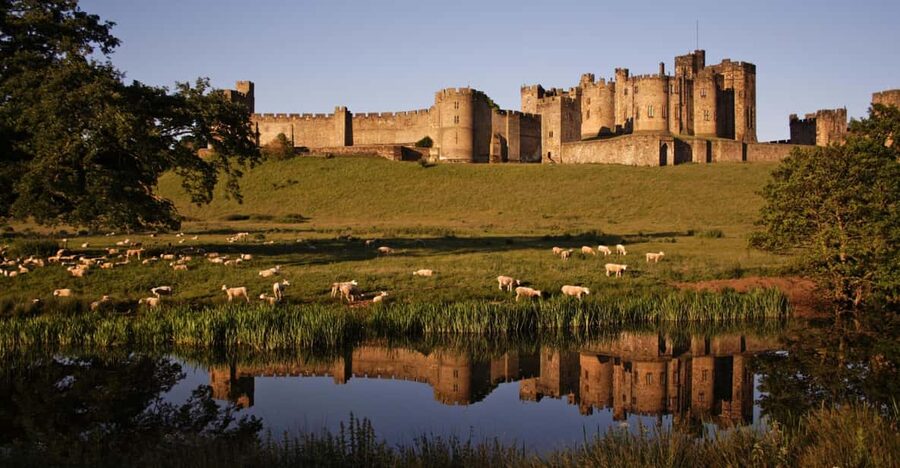 From Edinburgh: Holy Island, Alnwick Castle & Northumbria - Alnwick Castle: the main event