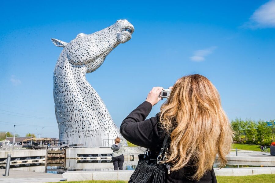 From Edinburgh: Loch Lomond, Kelpies & Stirling Castle Tour - What the guides add