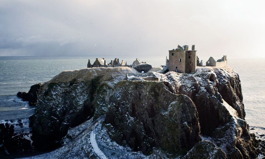 From Edinburgh: Scottish Castles Tour in Spanish - The journey from Edinburgh and the Forth bridges