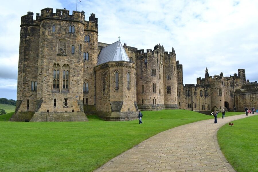 From Edinburgh: Viking Coast & Alnwick Castle Day Tour - Crossing the border toward Berwick-upon-Tweed