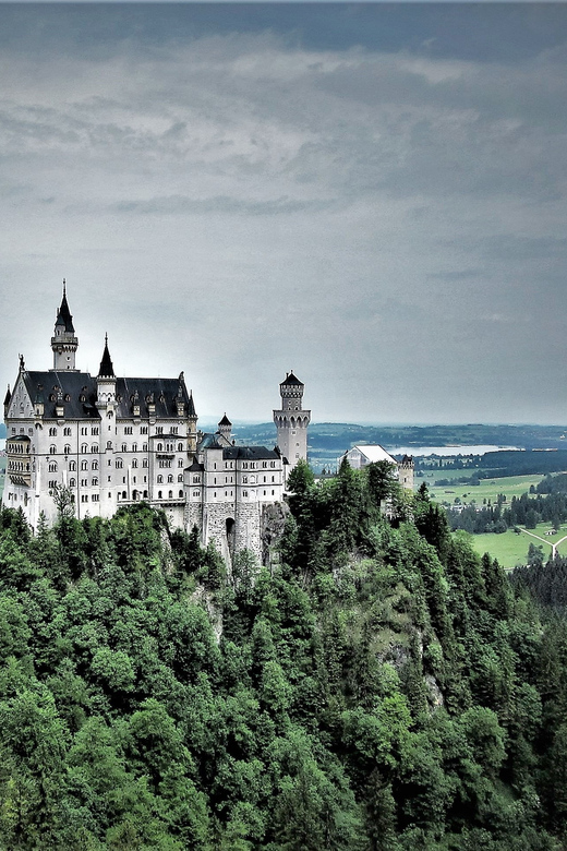 From Füssen: Neuschwanstein & Linderhof Castles Private Tour - Neuschwanstein: the day’s grand opening