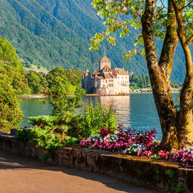 From Geneva: Gruyeres Castle, Cheese, Chocolate & Montreux - Who should book this experience?