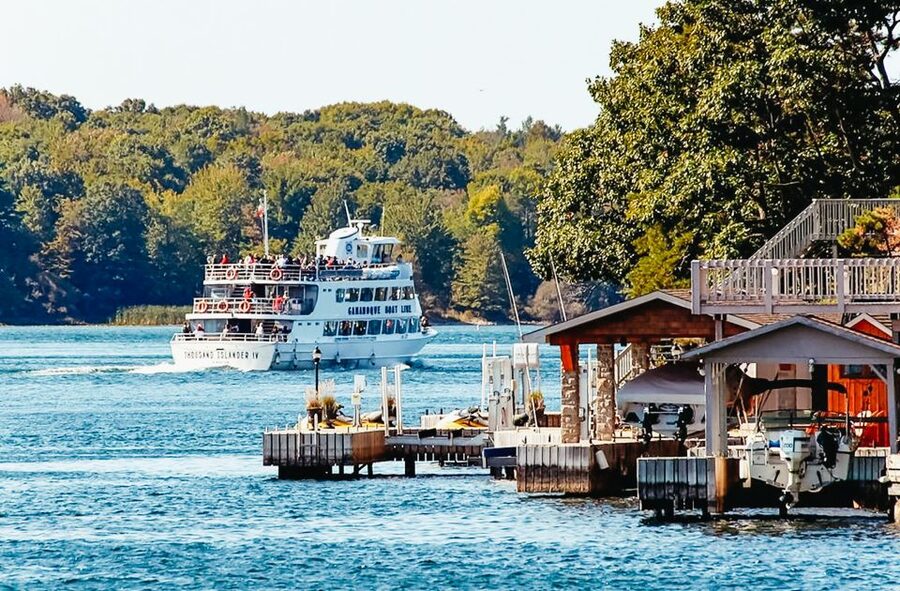 From Ivy Lea: 1000 Islands Boldt Castle Scenic Cruise - Choosing the best seat and season