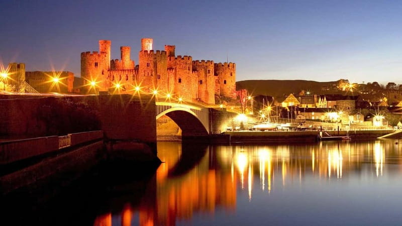 From Llandudno: Portmeirion, Snowdonia and Castles Tour - A full North Wales day from Llandudno