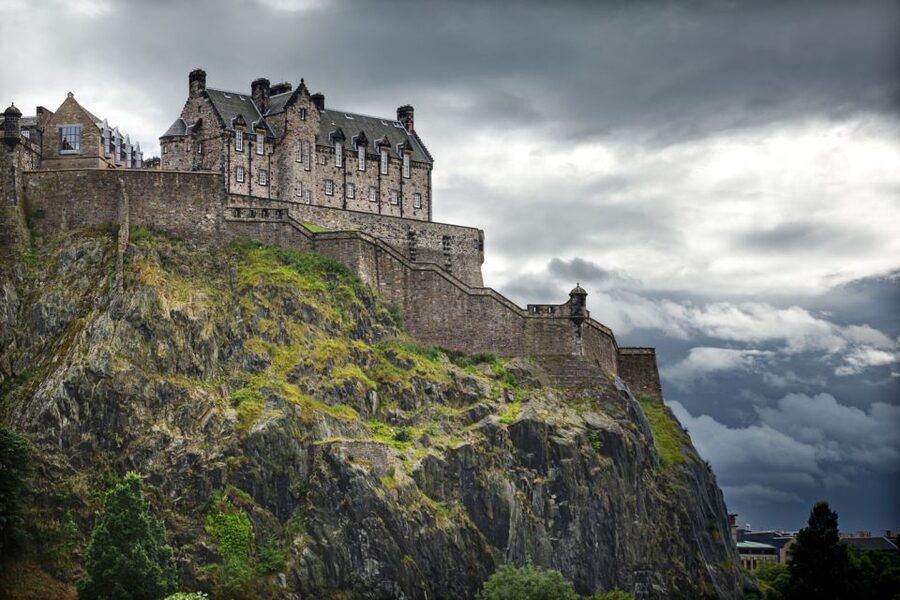 From London: Day Trip to Edinburgh by Rail with Castle Entry - Who should book this Edinburgh day trip?