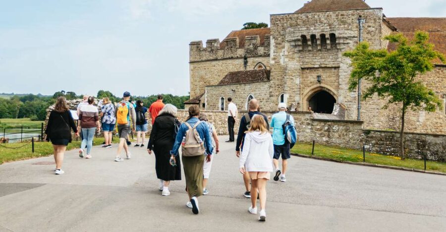 From London: Leeds Castle, Canterbury Cathedral & Dover - Leaving London for Kent