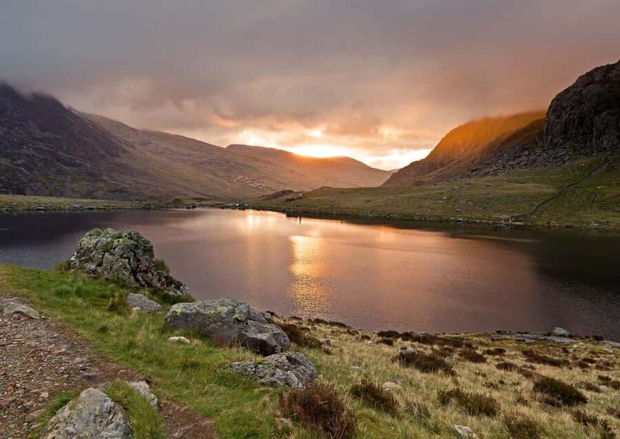 From London: North Wales, Snowdonia & Caernarfon Castle Tour - A very full day from London to Welsh mountains