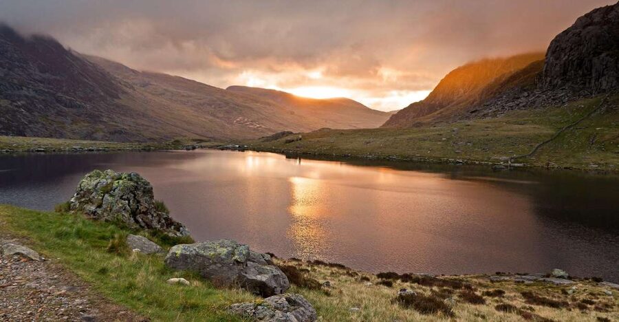 From London: North Wales, Snowdonia & Caernarfon Castle Tour - Lunch, comfort, and what to pack