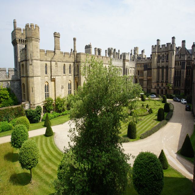 From London: Skip-the-line Windsor Castle Private Car Trip - Entering Windsor Castle with skip-the-line tickets