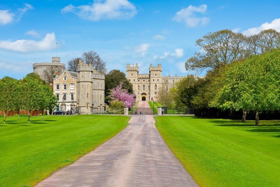 From London: Windsor Castle Royal Afternoon Sightseeing Tour - Closures and seasonal details to check