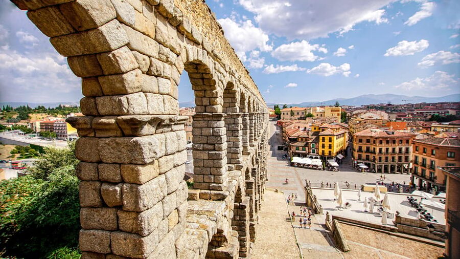 From Madrid: Guided Day Trip to Segovia, optional Alcázar - Cathedral, Plaza Mayor, and the Jewish Quarter