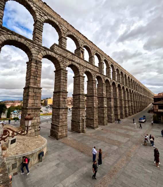From Madrid: Segovia & Ávila Small Group: Alcázar & Walls - Castilian food between the monuments