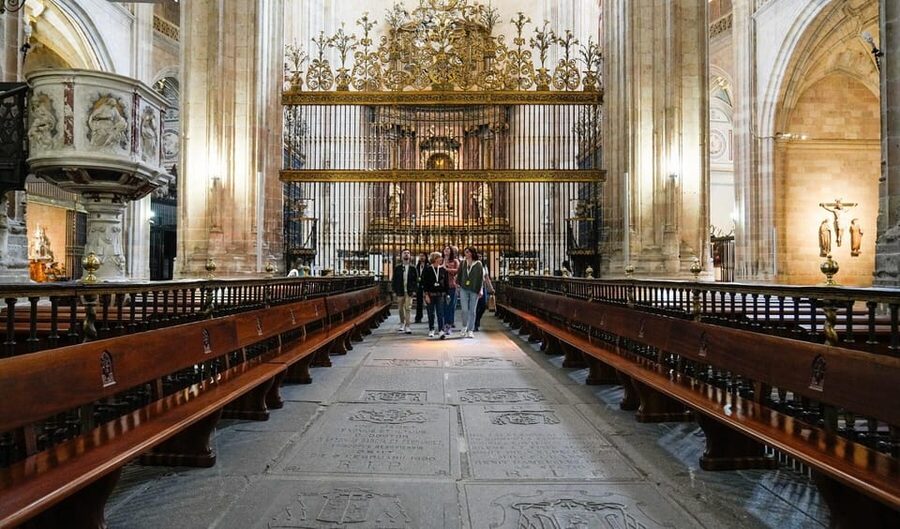 From Madrid: Segovia Tour with Cathedral and Alcazar Entry - Choosing between the three main tour styles
