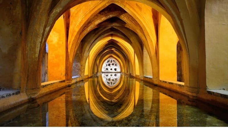 From Malaga: Seville Day Trip with Real Alcázar Tickets - Walking through Santa Cruz