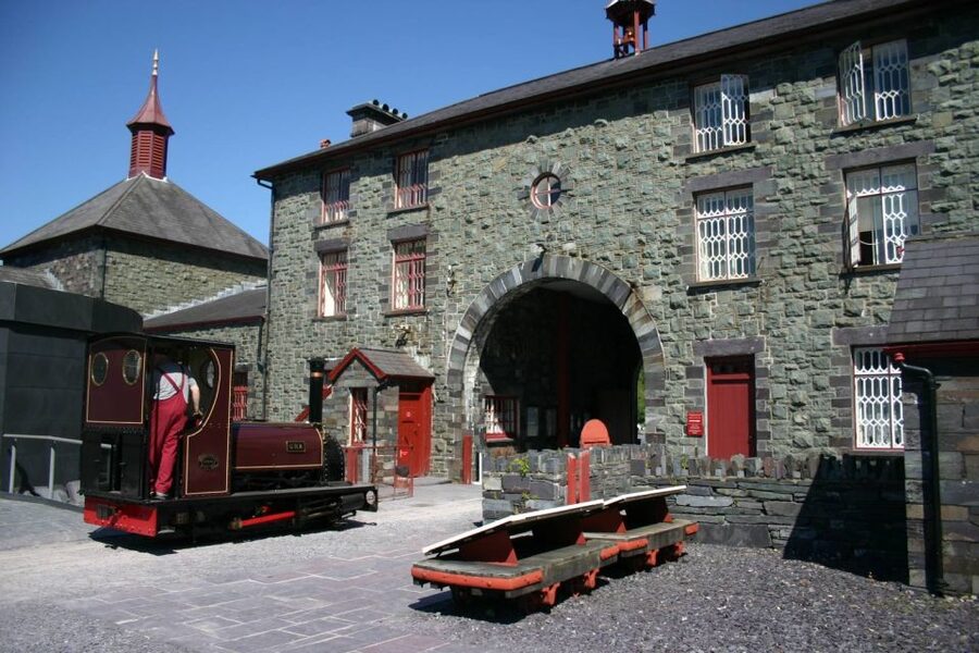 From Manchester: North Wales and Caernarfon Castle Day Trip - Who should book this North Wales outing?