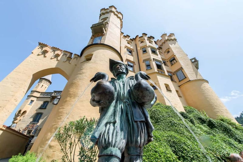 From Munich: Neuschwanstein & Linderhof Castle Full-Day Trip - Guides, group size, and the value of good timing