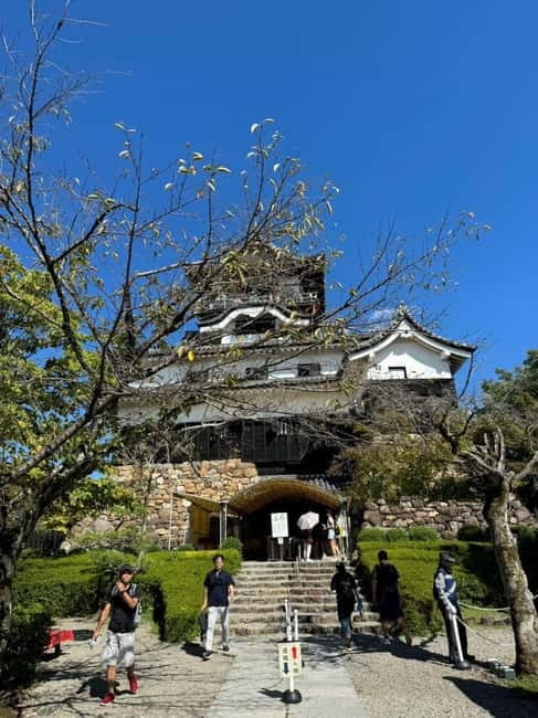 From Nagoya: Inuyama Castle, Ena Gorge, Magome, Tsumago Tour - Inuyama Castle and its steep wooden stairways