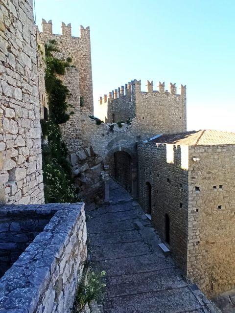 From Palermo: Medieval castle tour of Caccamo and Cefalù. - Making the most of three hours in Cefalù