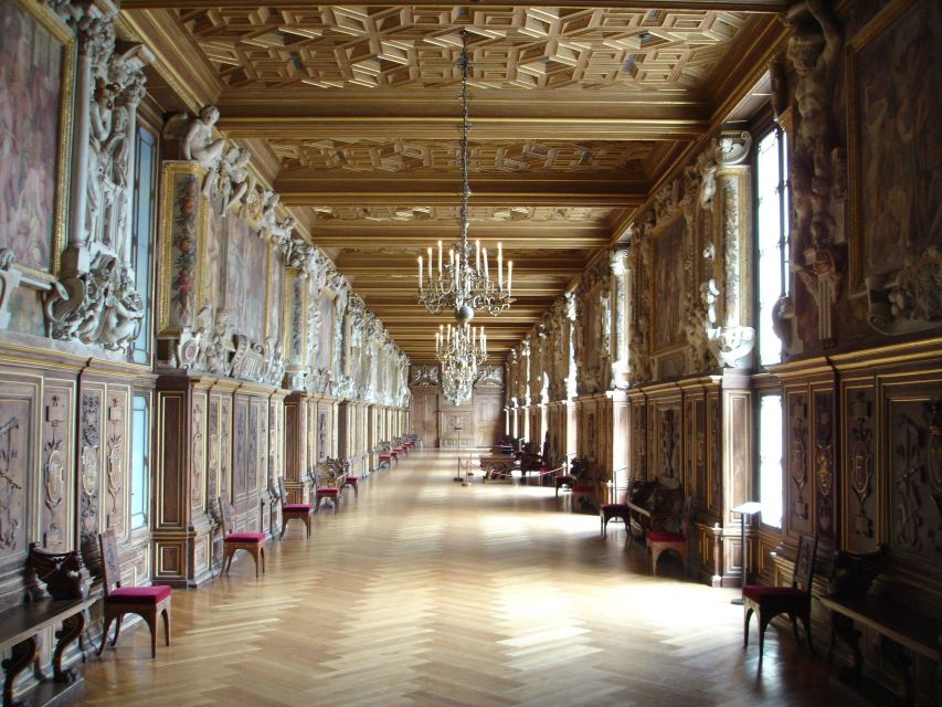 From Paris: Fontainebleau & Vaux-le-Vicomte Private Tour - Two French châteaux with two very different moods