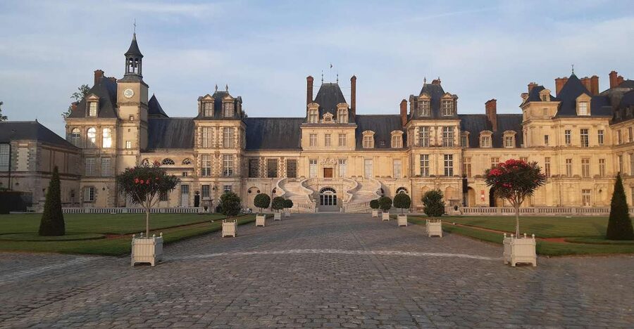 From Paris: Fontainebleau & Vaux-le-Vicomte Private Tour - What the private vehicle adds