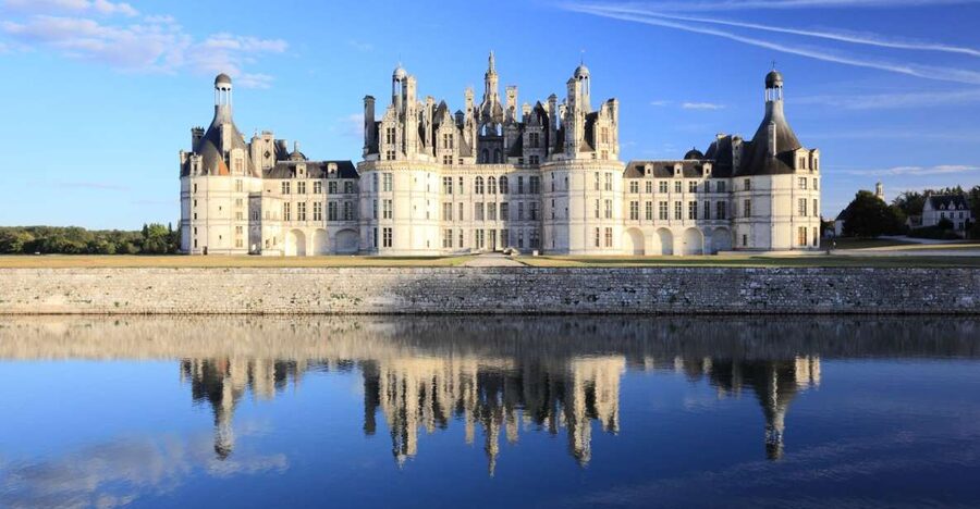 From Paris: Full-Day Loire Valley Chateaux Tour - How the guided options change the day