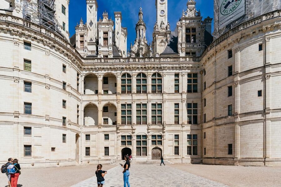 From Paris: Loire Valley Castles Day Trip With Wine Tasting - Price, timing, and who gets good value