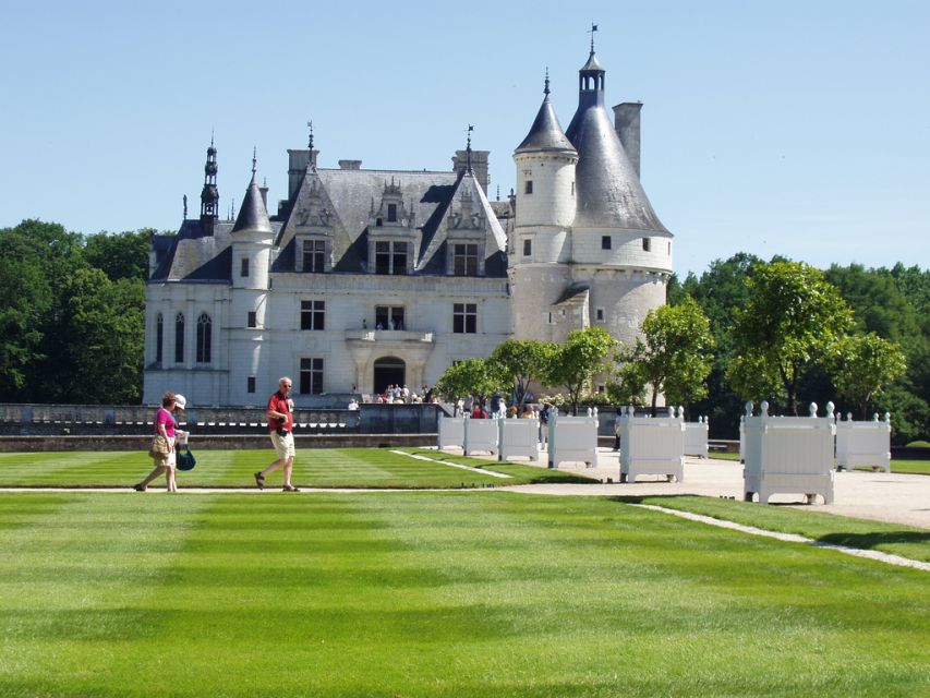 From Paris: Loire Valley Castles Full-Day Tour with Lunch - Key points to know before booking