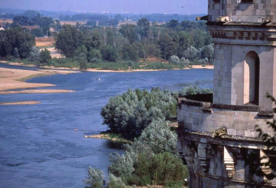 From Paris: Loire Valley Castles Full-Day Tour with Lunch - Three castles, three very different faces of France