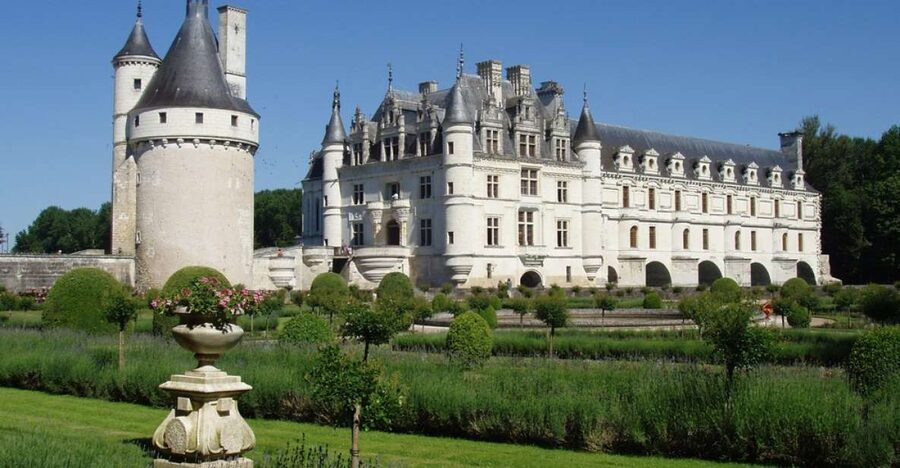 From Paris: Loire Valley Castles Full-Day Tour with Lunch - Amboise, the royal starting point