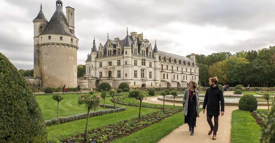 From Paris: Loire Valley Castles Tour with Hotel Transfers - How much time will you really have?