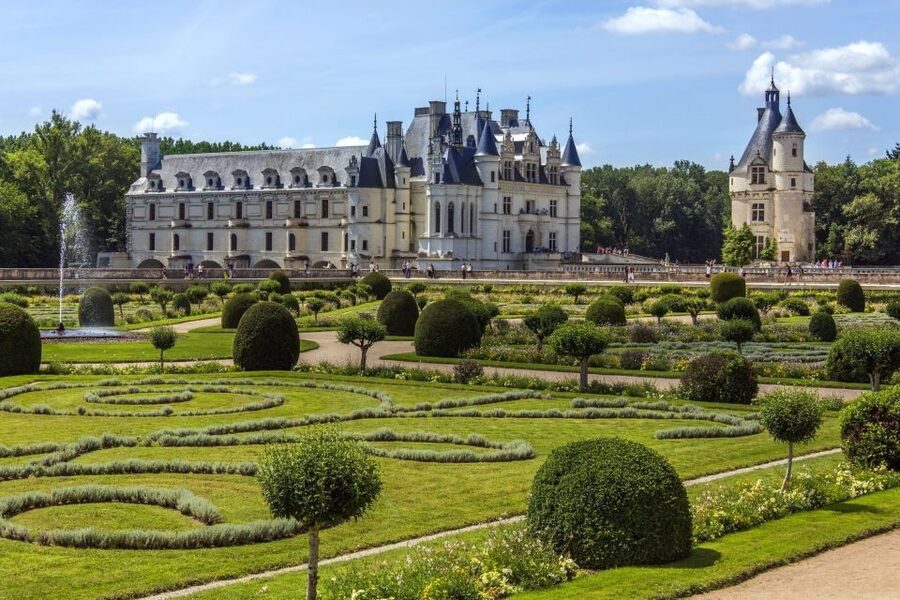 From Paris: Loire Valley Castles Tour with Hotel Transfers - Pickup, return, and the small print that matters