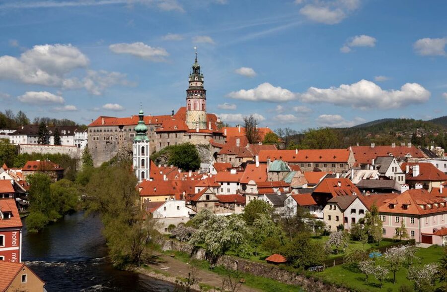 From Prague: Full-Day Český Krumlov Tour with Lunch - First look at the castle and old town