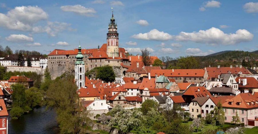 From Prague: Full-Day Český Krumlov Tour with Lunch - Four hours and more on the road
