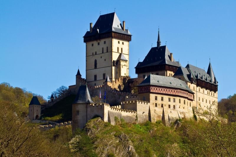 From Prague: Karlstejn Castle Skip-the-Line Ticket and Tour - The uphill walk through Karlstejn