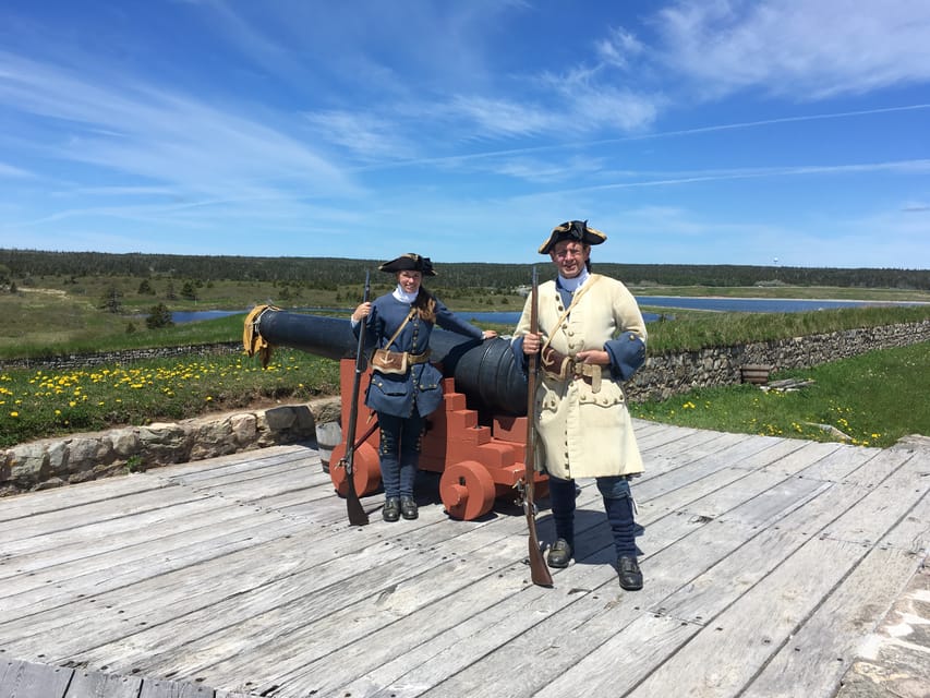 From Sydney, Canada: Walking Tour of Louisbourg Fortress - Food, weather, and what to bring