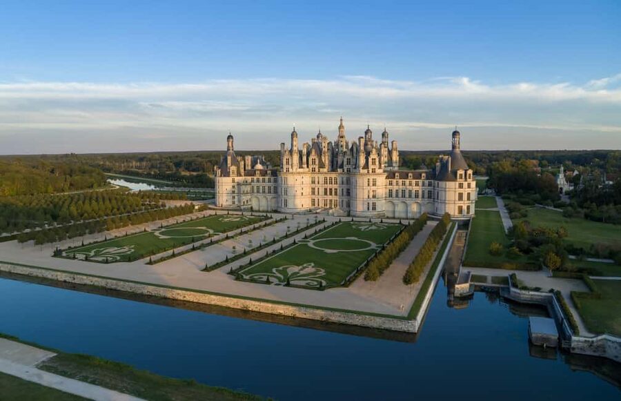 From Tours/Amboise: Chenonceau & Chambord Chateaux Day Trip - Chenonceau and its bridge over the Cher