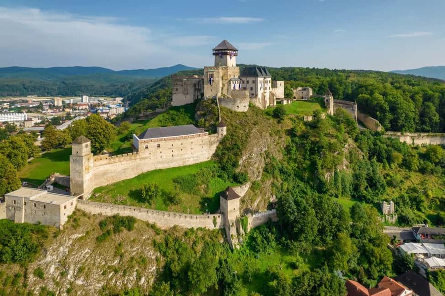 From Vienna :4 Castle Tour In Slovakia With Wine Tasting - The optional Slovak dinner