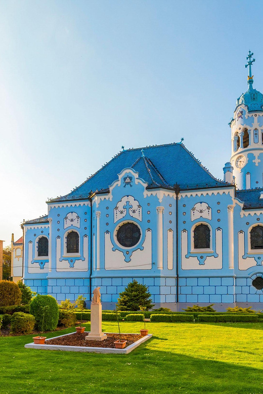 From Vienna: Bratislava with Local Guide, Castle & UFO Views - Key points at a glance