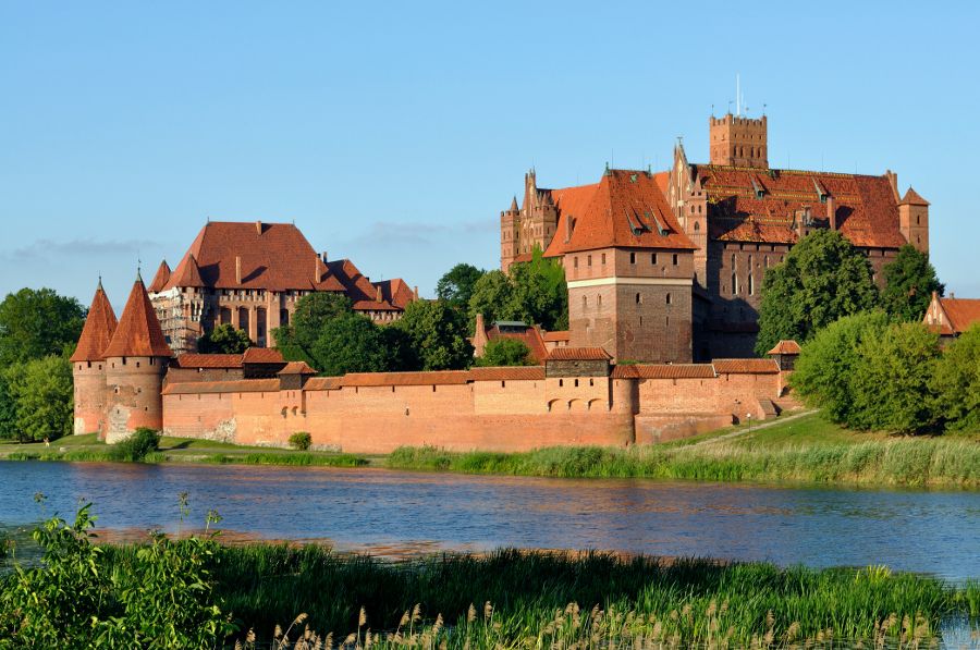 From Warsaw: Tour to Malbork Castle and Gdansk or Sopot - The road from Warsaw and what the small group changes