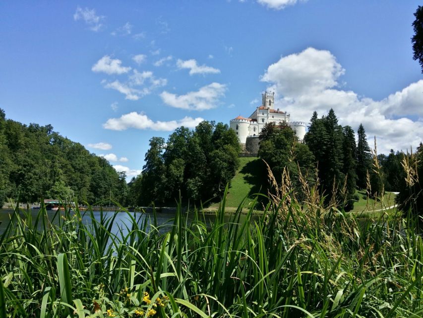 From Zagreb: Fairytale Castle & Wine Tasting & Lunch - A local lunch that makes the day feel complete