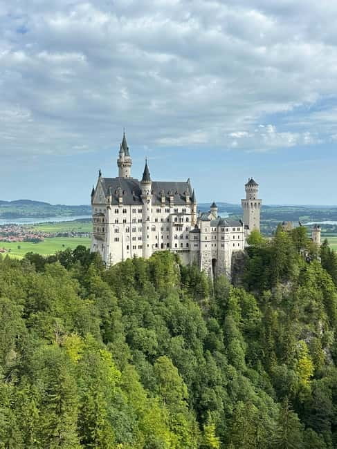From Zurich: Neuschwanstein Castle Private Tour with Lunch - Inside Neuschwanstein Castle
