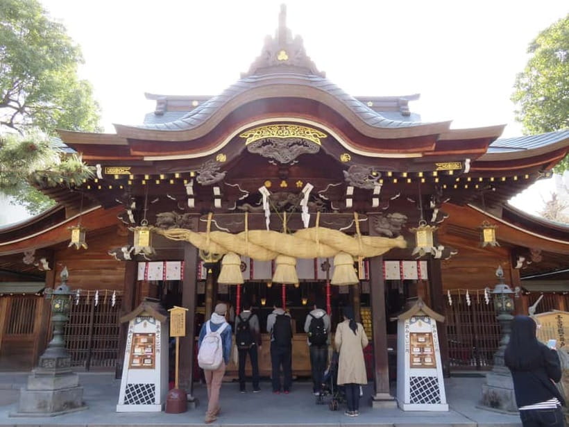 Fukuoka Cultural Walk: Castle, Shrines, Temples & Tales - What the reviews suggest about guide quality
