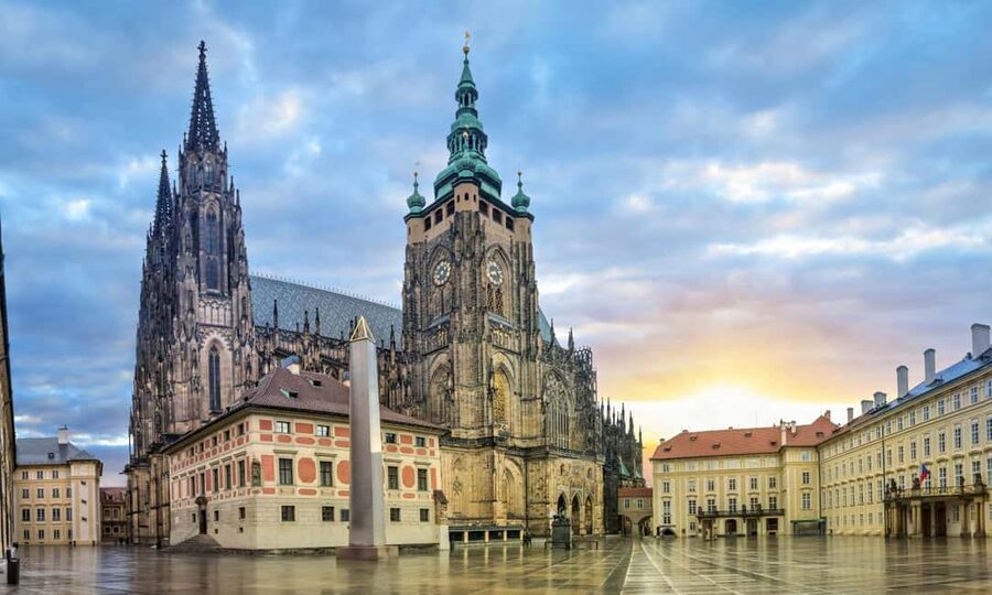 Full Spanish Tour of Prague Castle. Tickets Included - Black Tower and Prague Viewpoints