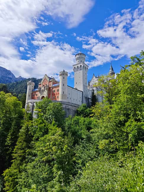 Füssen to Neuschwanstein Castle - Guided Scenic Tour - Why walk to Neuschwanstein instead of taking the bus?